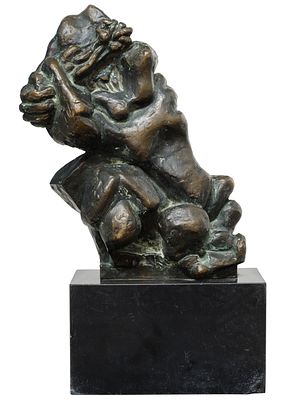 НЕИЗВЕСТНЫЙ Эрнст Иосифович
&laquo;Битва титанов&raquo;
1966 г.
Бронза, зелёная патина, черный мрамор 