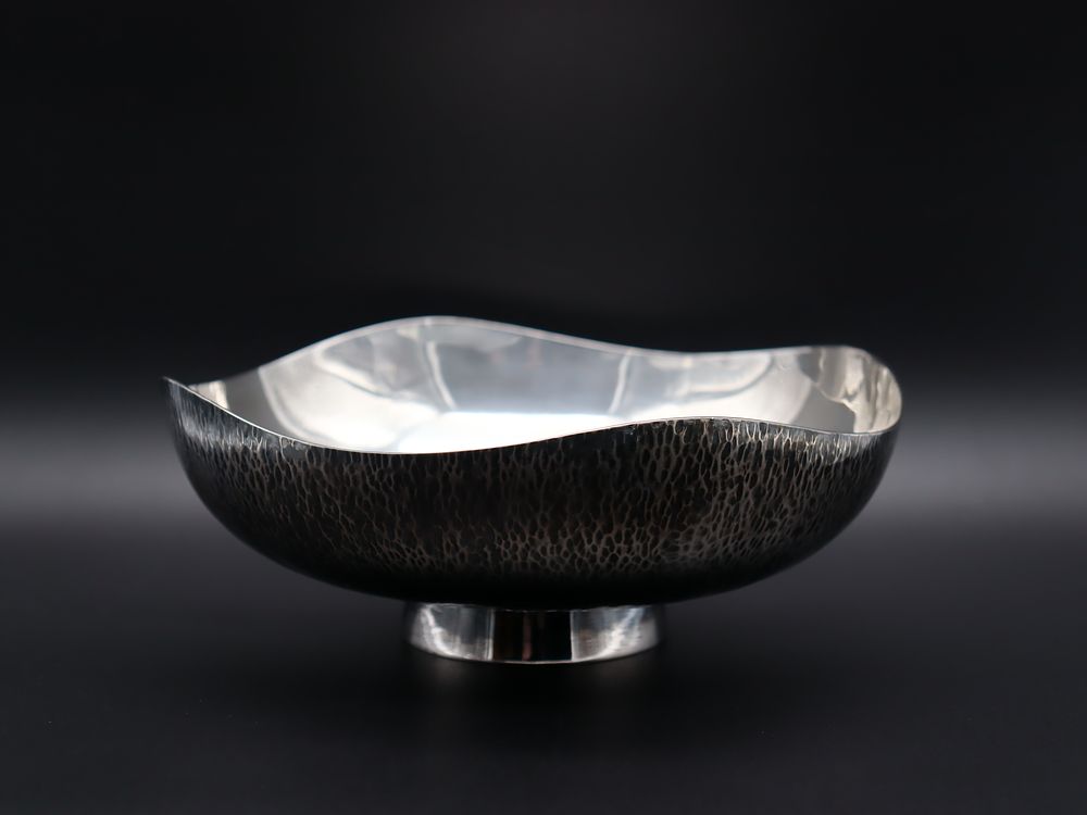 Modern Cup in Hand-Hammered Portuguese Silver. A modern Portuguese silver goblet with a hammered 