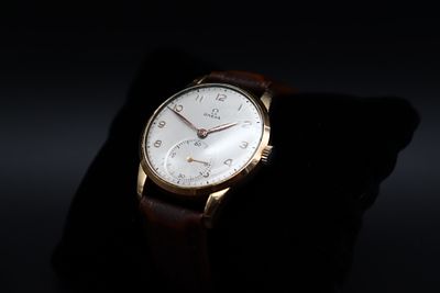 OMEGA - ‘Classic’ model wristwatch, c. 1950. Manual winding. 
Gold-plated case. 
With papers. 