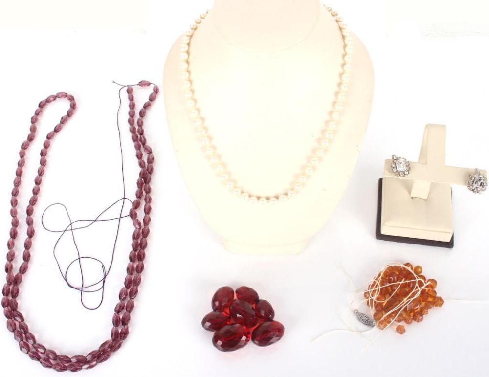 Lot 11543: PEARL & GLASS BEAD NECKLACE WITH EARRINGS