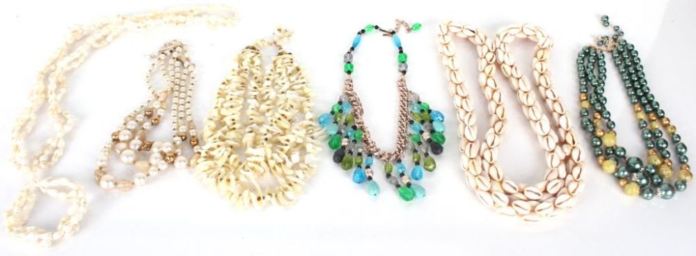Lot 11550: ASSORTED WOMENS  BEADED COSTUME JEWELRY