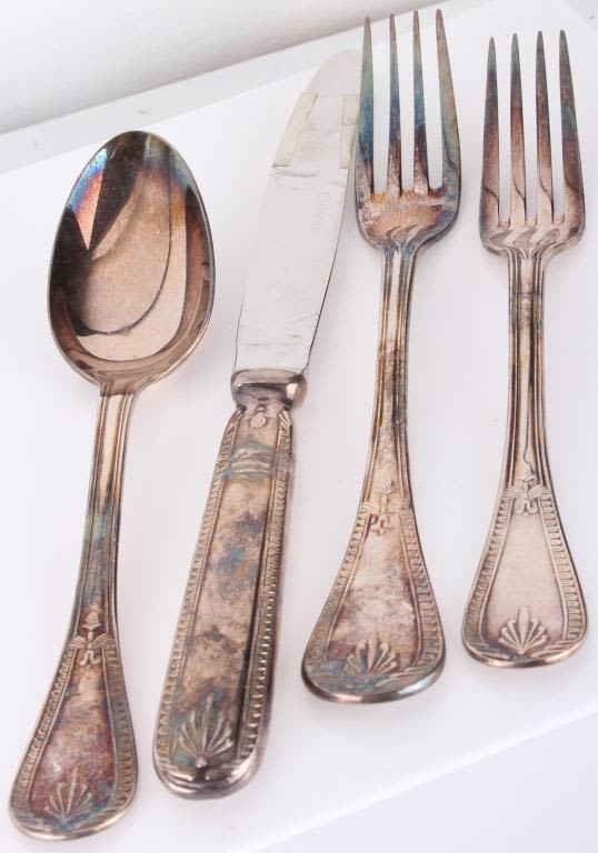 Lot 11562: 4 PIECE LUNT STERLING SILVERWARE TABLE SET