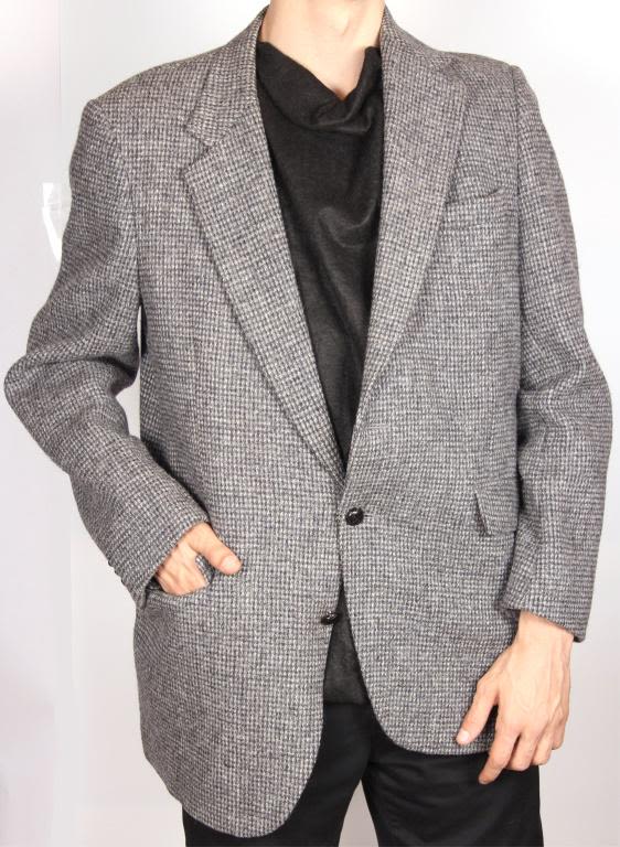 Lot 11573: HARRIS TWEED GRAY HAND WOVEN BLAZER