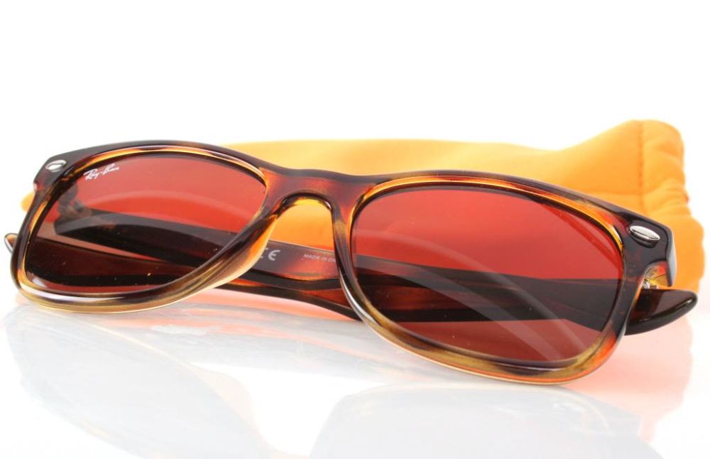 Lot 11578: RAY-BAN SUNGLASSES CALICO WITH ORIGINAL BAG