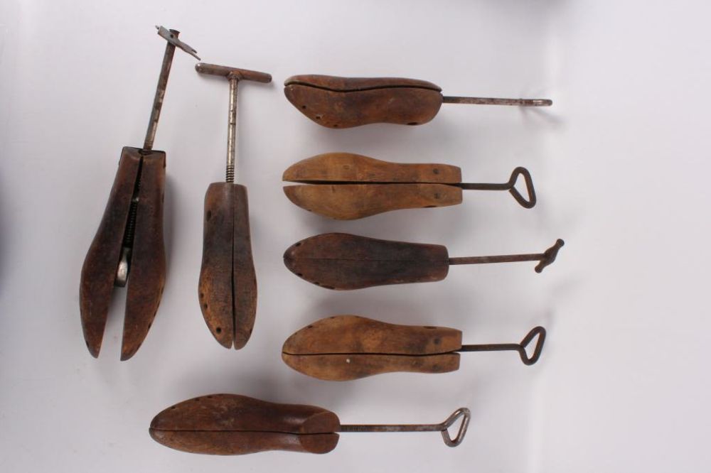 Lot 11606: WOOD AND IRON VINTAGE COBBLER SHOE MOLD (6)