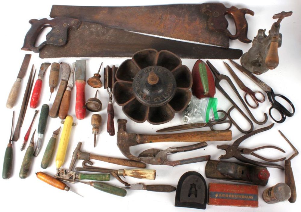 Lot 11608: MIXED LOT VINTAGE COBBLER/ LEATHER WORKING TOOLS