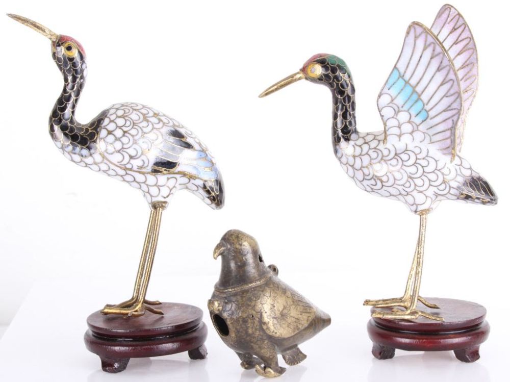 Lot 11616: CLOISONNE HERON BIRD & BRASS PIGEON DECOR