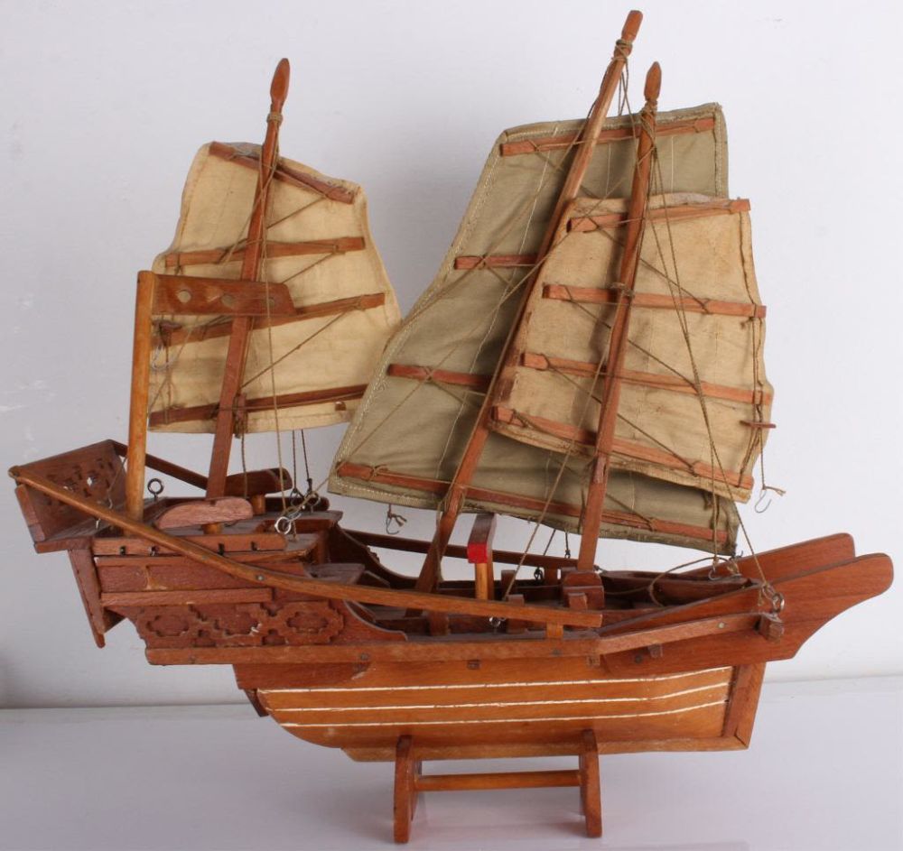 Lot 11620: VINTAGE HONG KONG CIRCA  JUNK SHIP MODEL