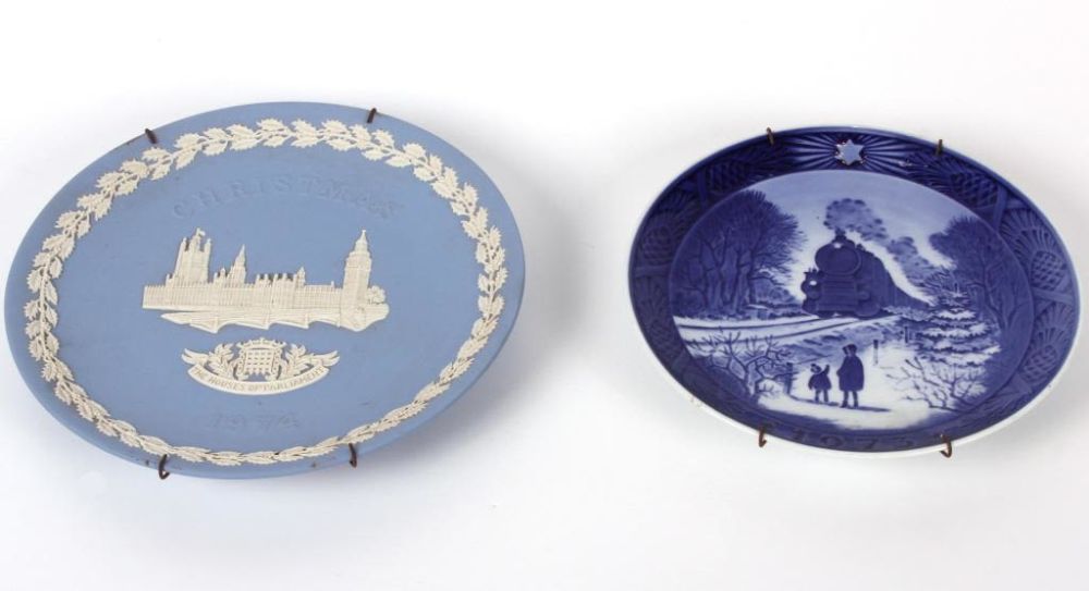Lot 11643: CERAMIC CHRISTMAS PLATES FROM 1973 &1974