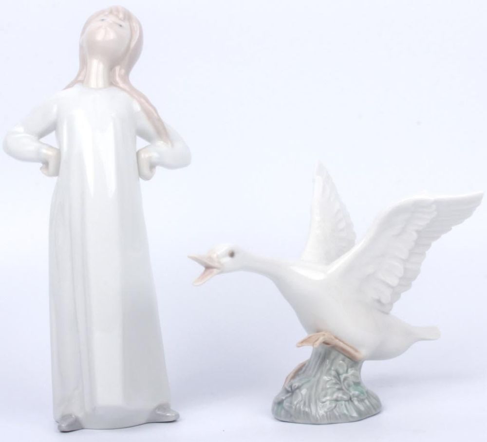 Lot 11715: LLADRO PORCELAIN FIGURES - GIRL W/ HANDS & DUCK