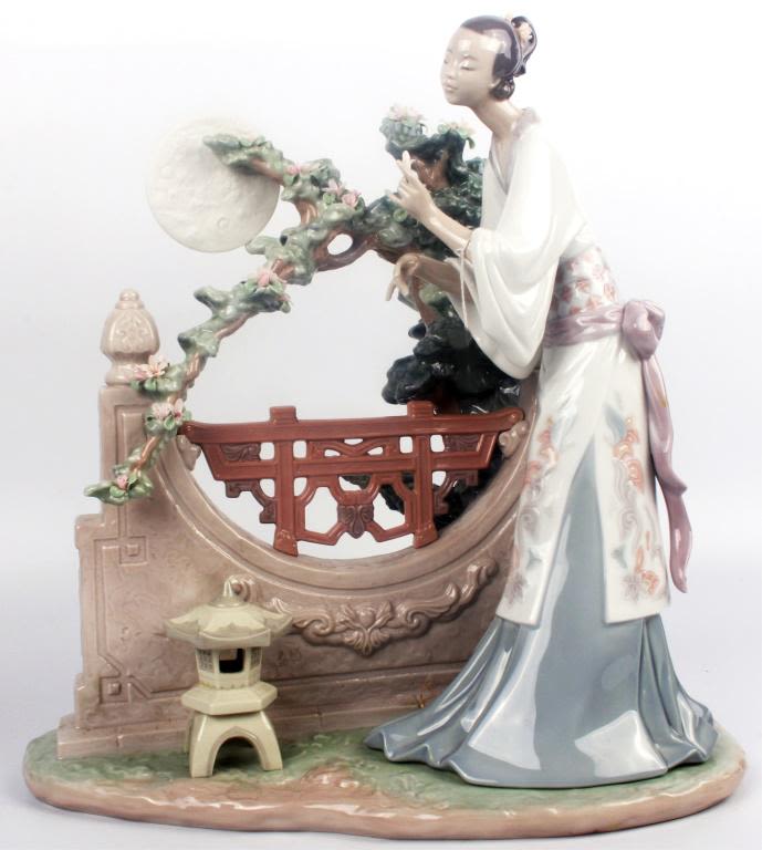 Lot 11718: LLADRO ORIENTAL MOON PORCELAIN GLAZED SCULPTURE