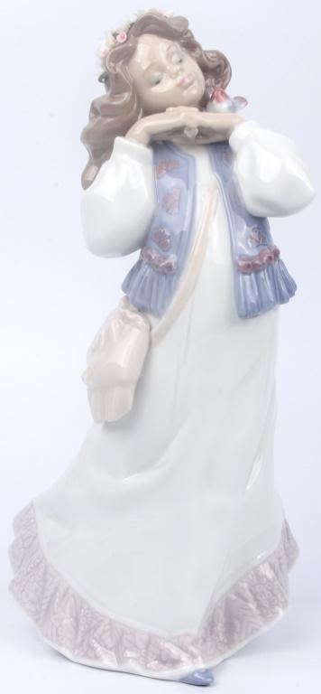 Lot 11719: LLADRO DREAMS OF SUMMER PAST 1997 EVENT FIGURE