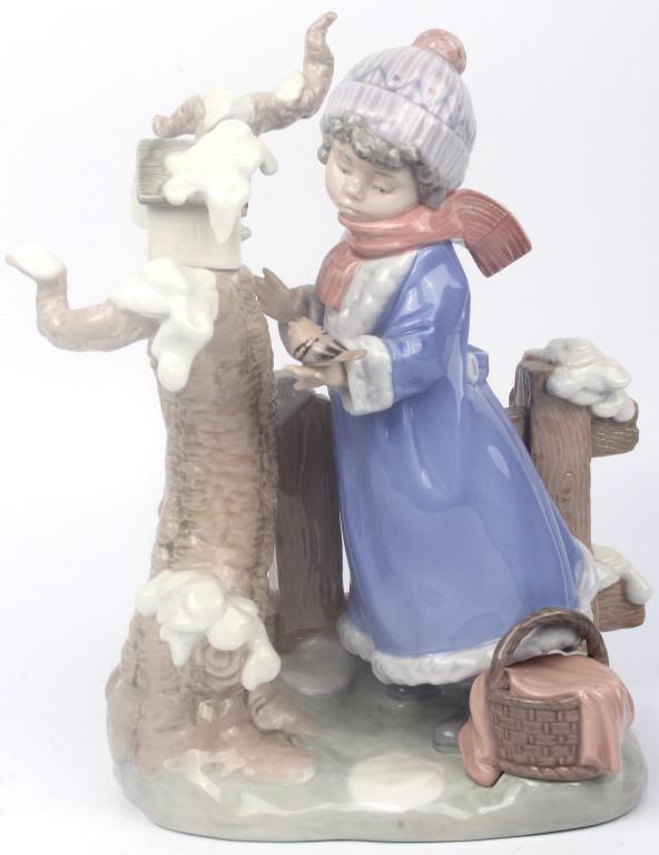Lot 11721: LLADRO WINTER FROST 1985 PORCELAIN FIGURINE