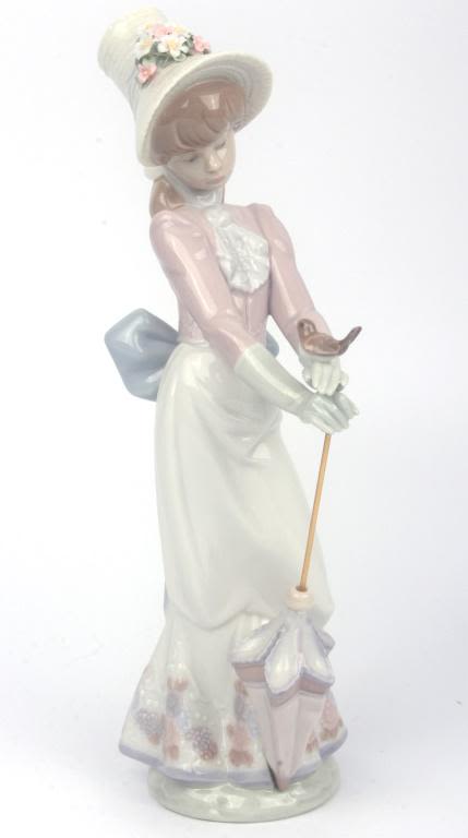 Lot 11725: LLADRO GARDEN SONG 1992 PORCELAIN FIGURINE