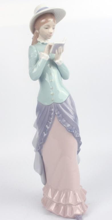 Lot 11731: LLADRO READING 1978 PORCELAIN FIGURINE