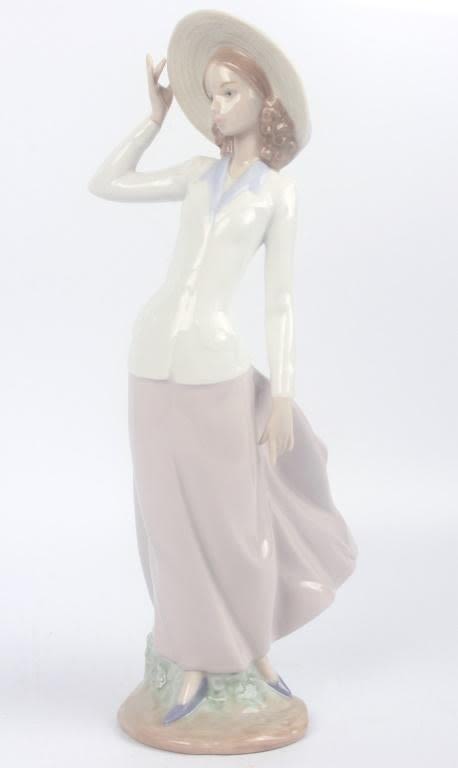 Lot 11732: LLADRO BREEZY AFTERNOON PORCELAIN FIGURINE