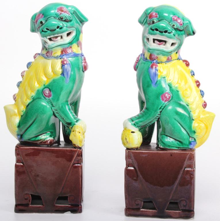 Lot 11747: FOO DOG PORCELAIN COLORFUL BOOKENDS - LOT OF 2
