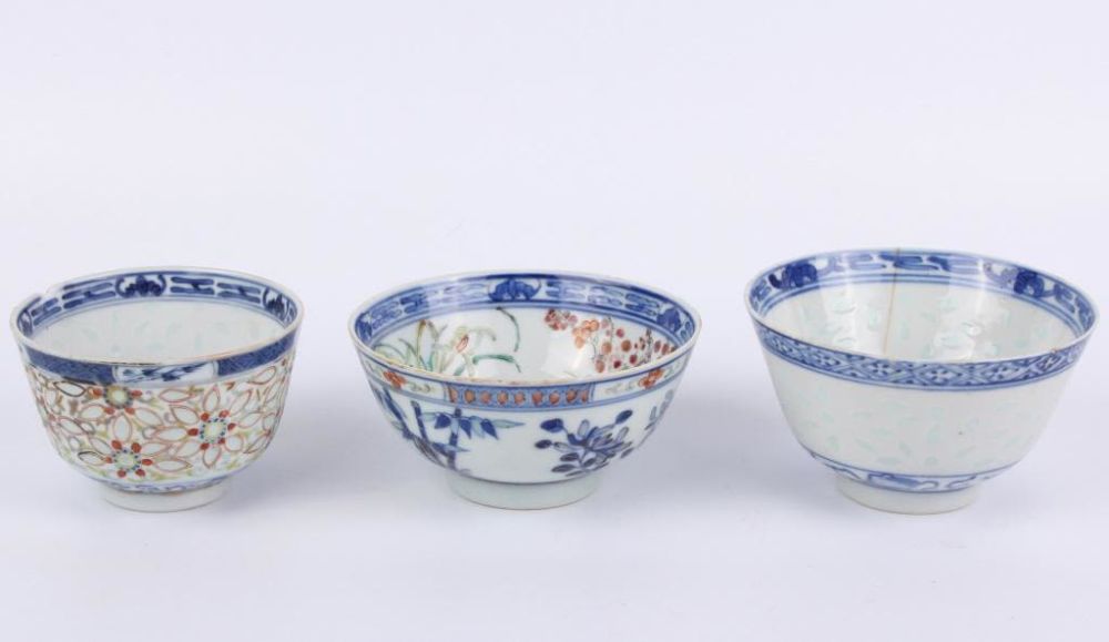 Lot 11749: ASIAN BLUE, WHITE, & RED PORCELAIN PAINTED BOWLS
