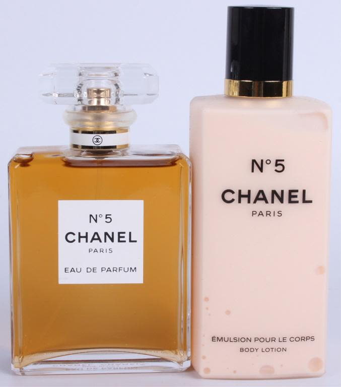 Lot 11770: CHANEL NO 5 PERFUME & LOTION SET W/ BOX