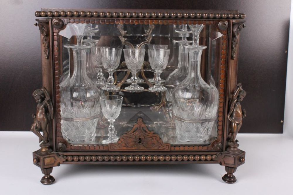 Lot 11780: DECANTER PRESENTATION SET WITH DISPLAY