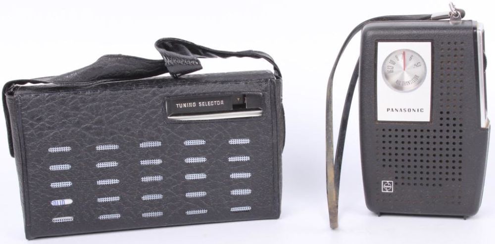Lot 11784: VINTAGE DELUXE PORTABLE RADIOS - LOT OF 2