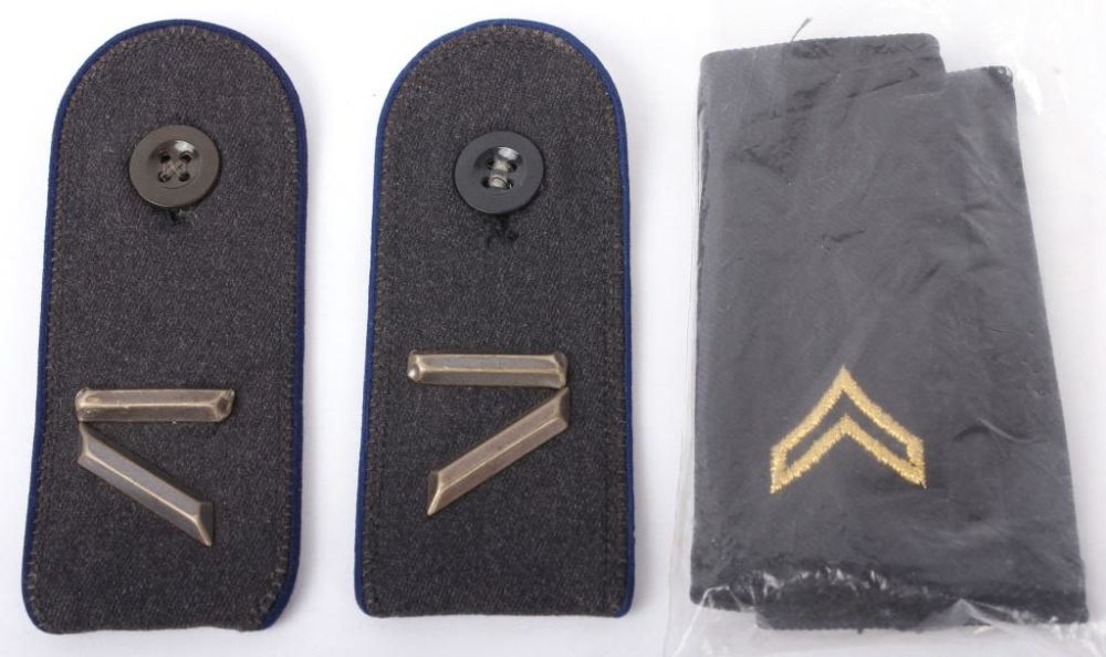Lot 11808: WEST GERMAN AND US SHOULDER INSIGNIA - LOT OF 2