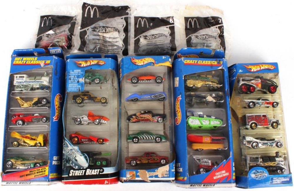 Lot 11821: HOT WHEELS VARIOUS 5-SET GIFT PACKS - LOT OF 5