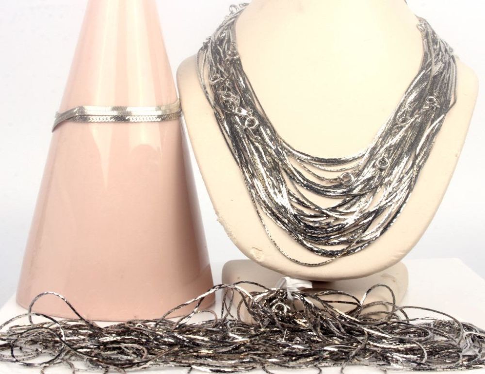 Lot 116155: SILVER-TONED CHAINS - LOT OF 62