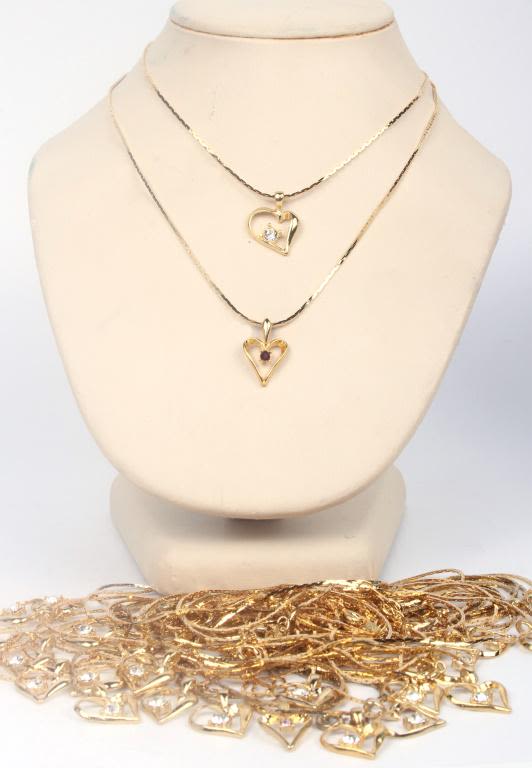 Lot 116157: GOLD AND SILVER TONED CHAINS - LOT OF 44