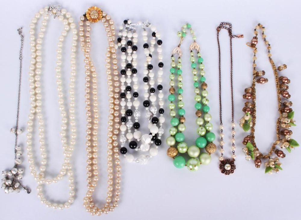 Lot 116161: ANTIQUE & VINTAGE BEADED NECKLACES - LOT OF 7