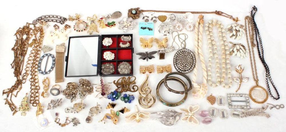 Lot 116163: ASSORTED LADIES VINTAGE COSTUME JEWELRY