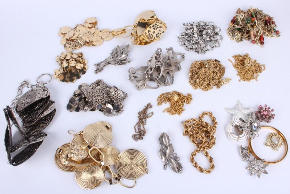 Lot 116165: ASSORTED LADIES JEWELRY - NECKLACES, EARRINGS, ETC