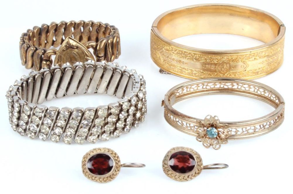 Lot 116173: ASST. QUARTZ CRYSTAL & COSTUME CUFF BRACELETS - 5