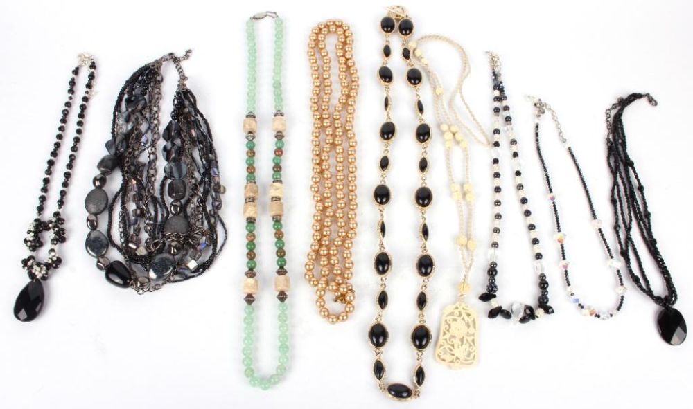 Lot 116186: ANTIQUE & VINTAGE BEADED NECKLACES - LOT OF 9