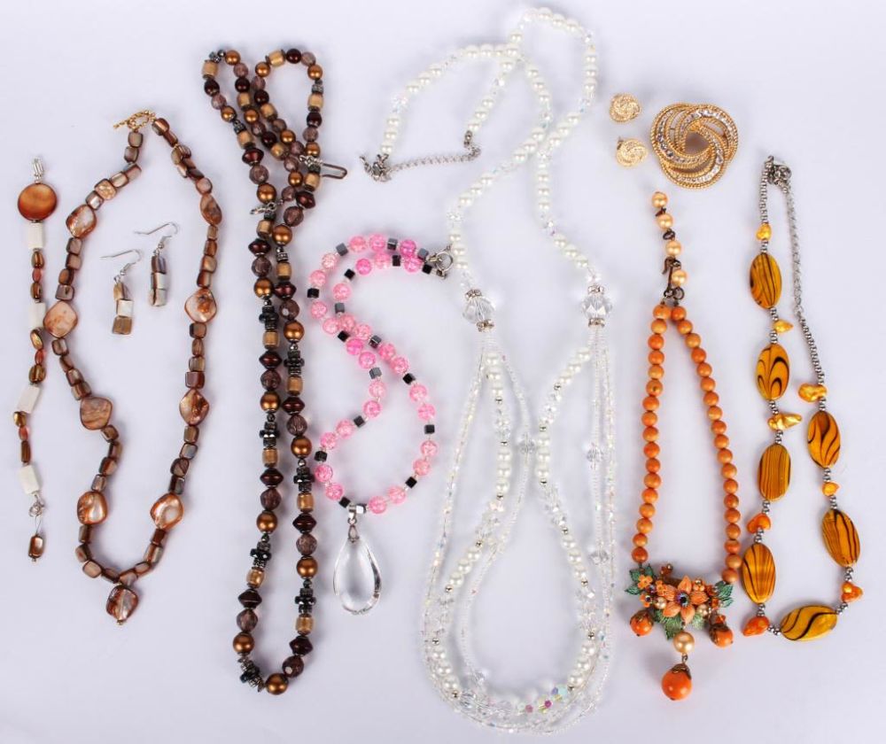 Lot 116196: VINTAGE NECKLACES, EARRINGS, & BRACELET (10)