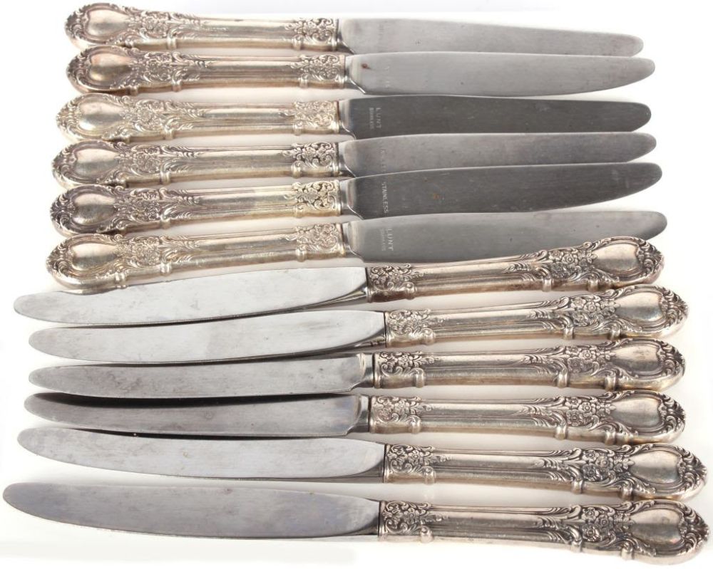 Lot 116198: 12 STERLING SILVER VICTORIAN LUNT DINNER KNIVES