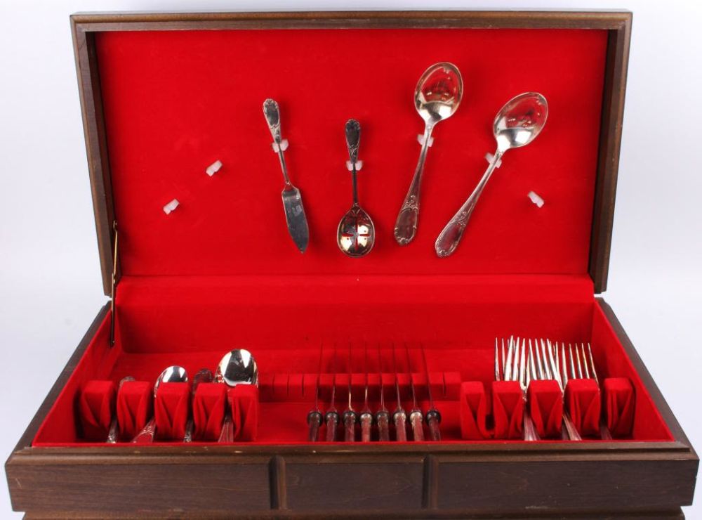 Lot 116203: FRIONNET FRANCOIS 36 PIECE FLATWARE SET- ELEGANT X