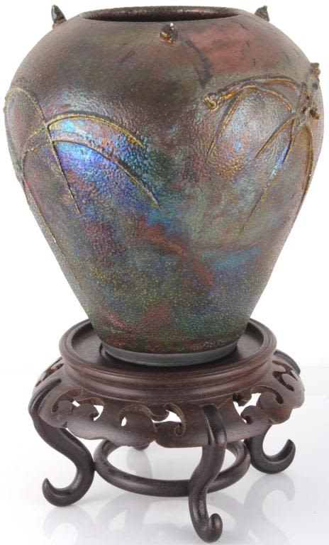 Lot 116257: ARTIST SIGNED CERAMIC ART VASE WITH DISPLAY STAND