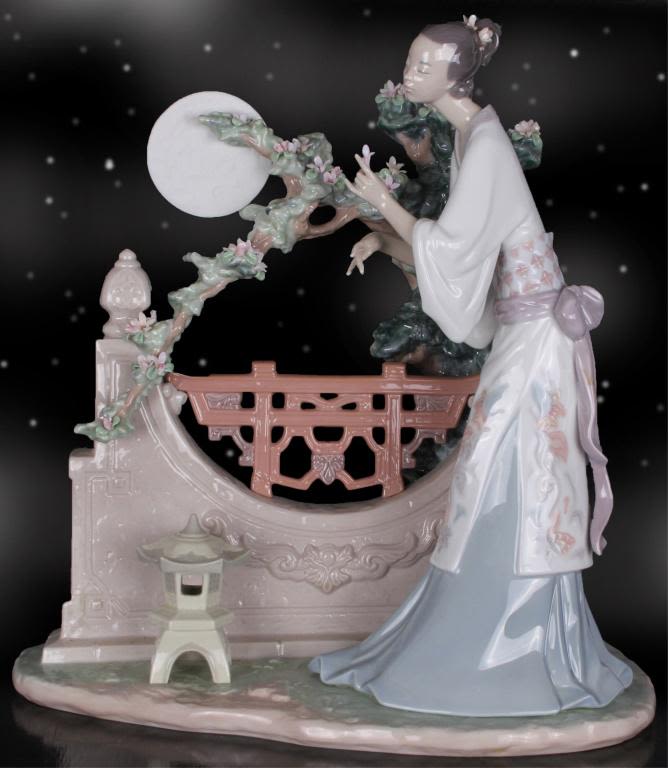 Lot 116262: LLADRO ORIENTAL MOON PORCELAIN GLAZED SCULPTURE