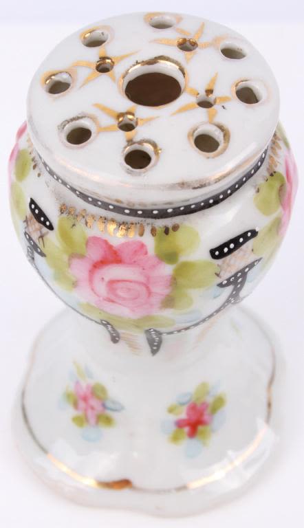 Lot 116274: ANTIQUE PORCELAIN JAPANESE HATPIN HOLDER