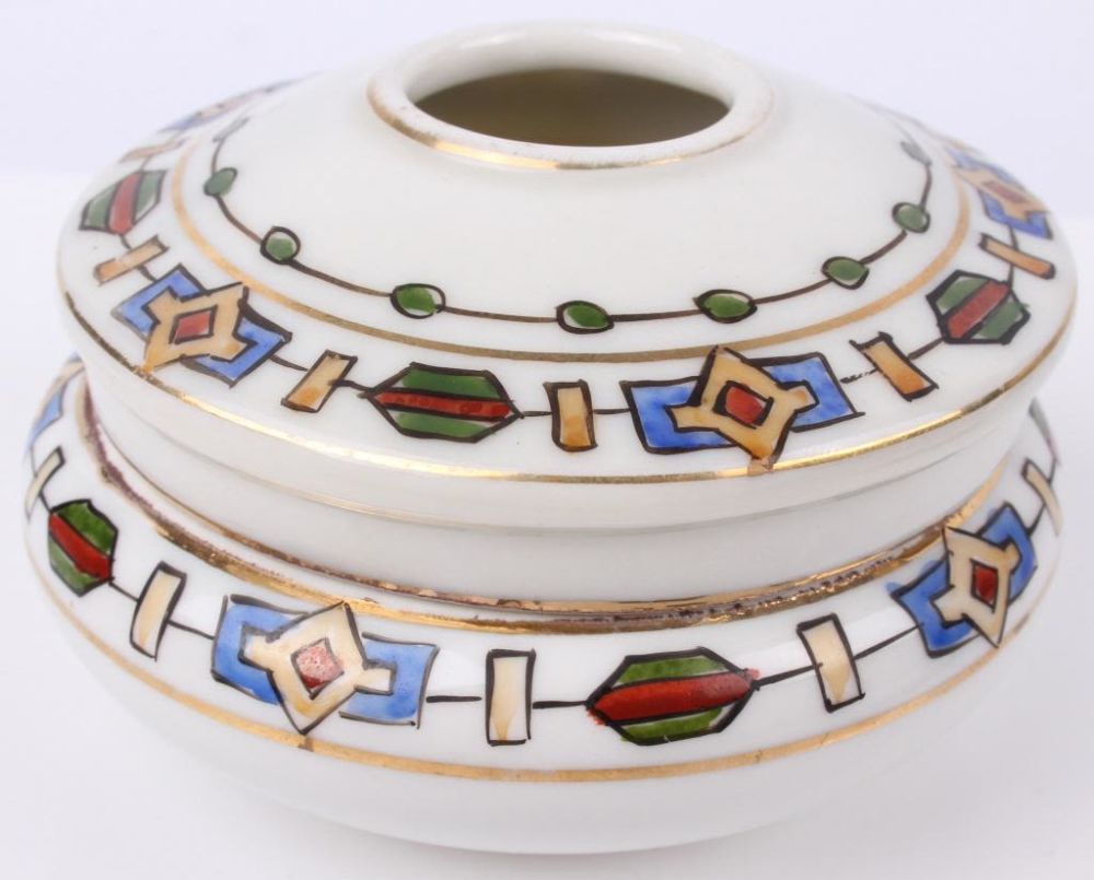 Lot 116276: NIPPON PORCELAIN HAIR RECEIVER