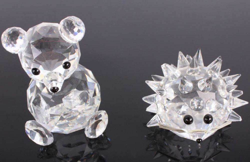 Lot 116292: SWAROVSKI CRYSTAL FIGURINE SITTING BEAR & HEDGEHOG