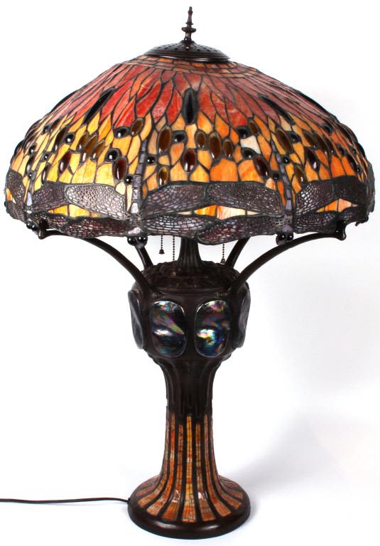Lot 116314: TIFFANY STYLE DRAGONFLY TABLE LAMP IRIDESCENT BASE