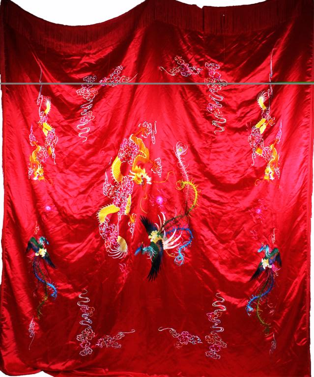 Lot 116316: ANTIQUE HAND STITCHED RED SILK BED COVER