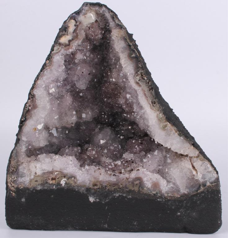 Lot 116355: 13 LBS BRAZILIAN NATURAL AMETHYST GEODE CATHEDRAL
