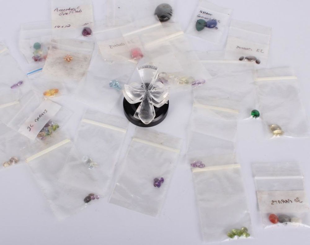 Lot 116372: COLLECTION OF SMALL CRYSTAL SPECIMENS AND STAND