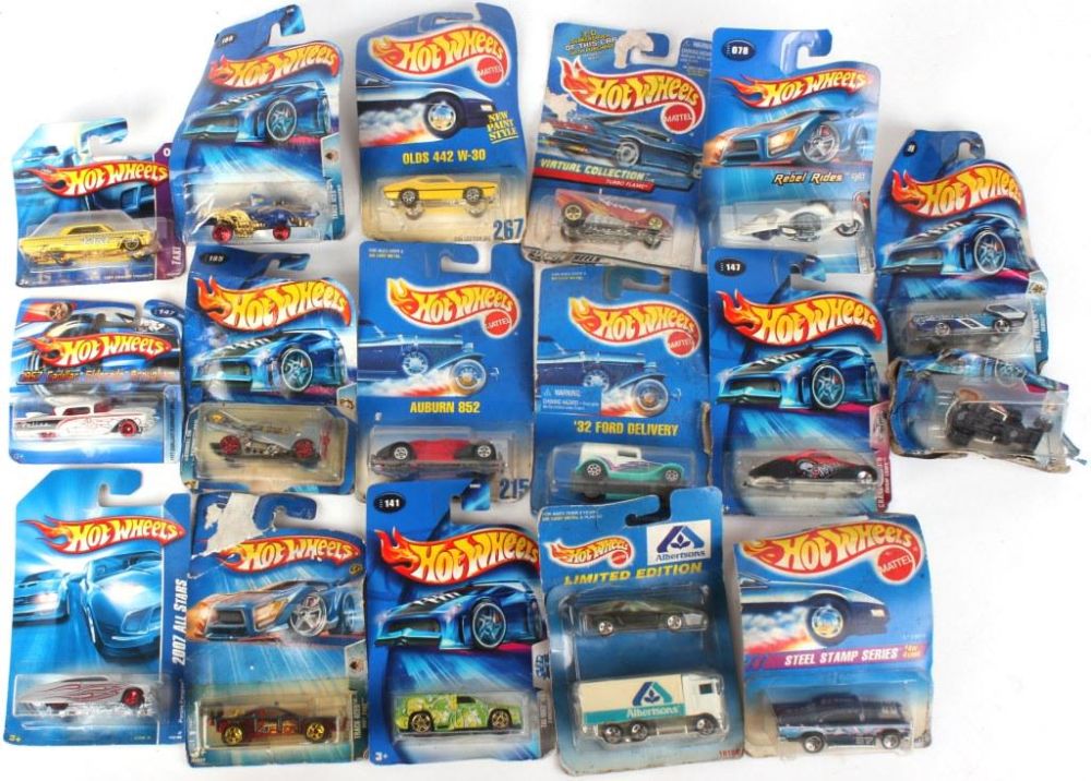 Lot 116393: ORIGINAL HOT WHEELS FROM VARIOUS SETS - LOTS OF 17
