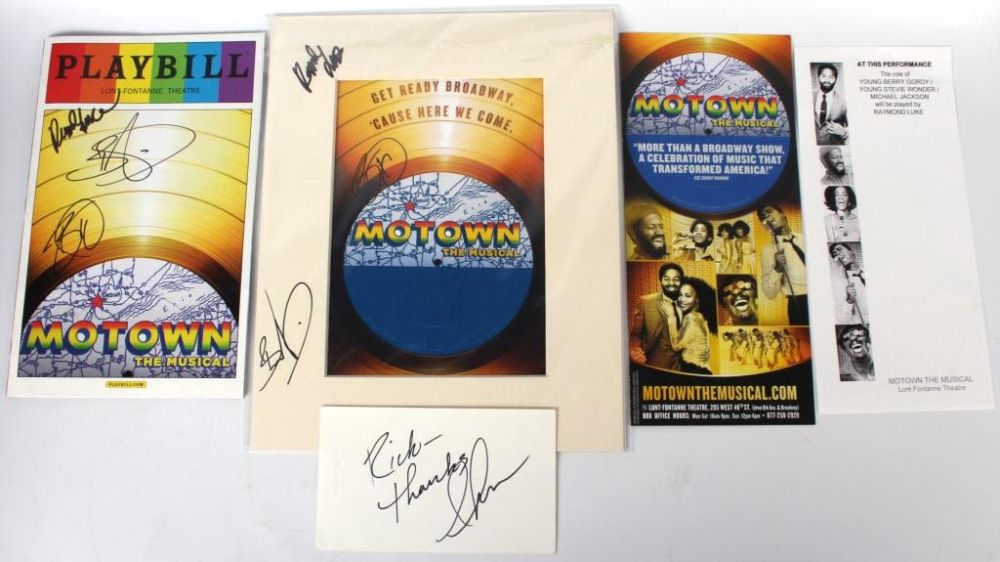 Lot 119237: LUNT-FONTANNE THEATRE MOTOWN SIGNED PIECES - 5