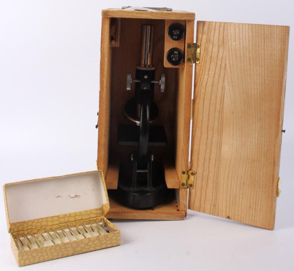 Lot 119255: VINTAGE COC MICROSCOPE IN WOOD BOX WITH TOOLS