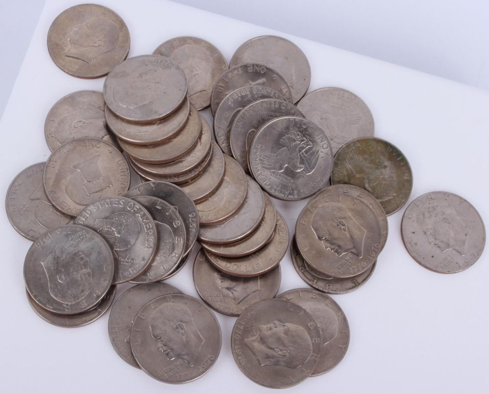 Lot 121198: EISENHOWER & BICENTENNIAL DOLLAR COINS - LOT OF 38